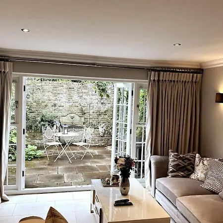 Sweet 2 Bed House In London'S Best Neighbourhood
